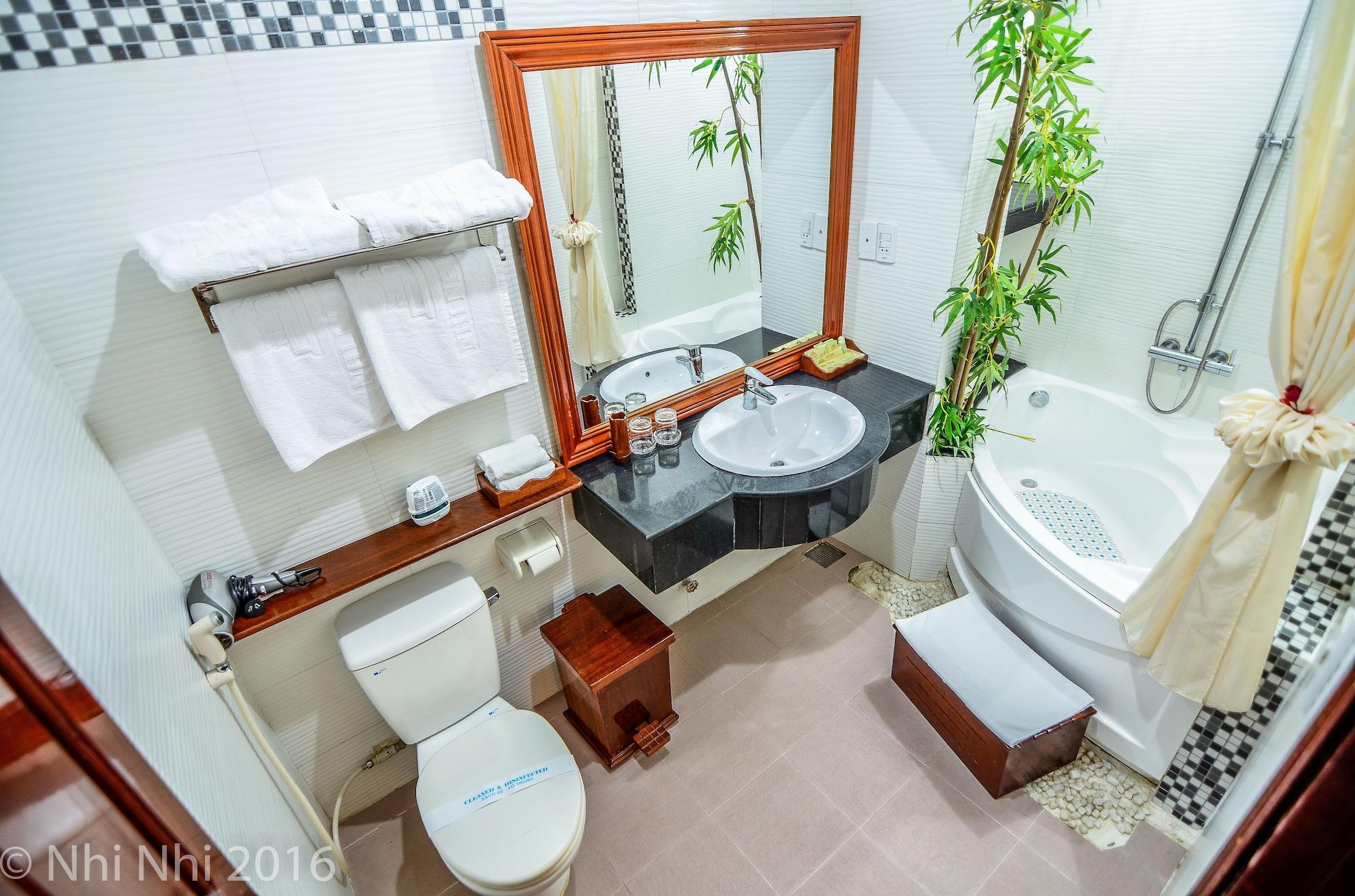 Nhi Nhi Hotel Хойан Экстерьер фото